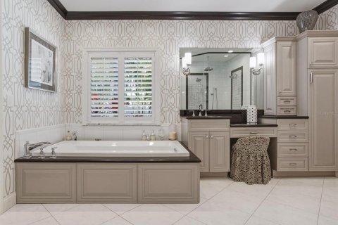 House in Tampa, Florida 4 bedrooms, 223.52 sq.m. № 2092030 - photo 29