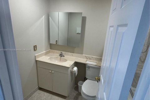 Condo in Delray Beach, Florida, 1 bedroom  № 1947949 - photo 27