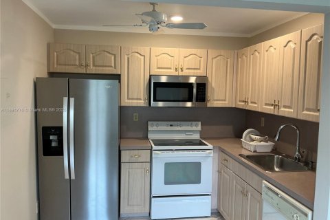 Condo in Delray Beach, Florida, 1 bedroom  № 1947949 - photo 12