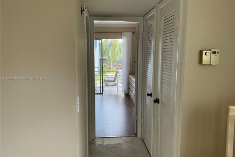 Condo in Delray Beach, Florida, 1 bedroom  № 1947949 - photo 18