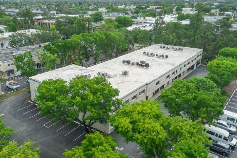 Propiedad comercial en venta en Miami, Florida № 1729059 - foto 15