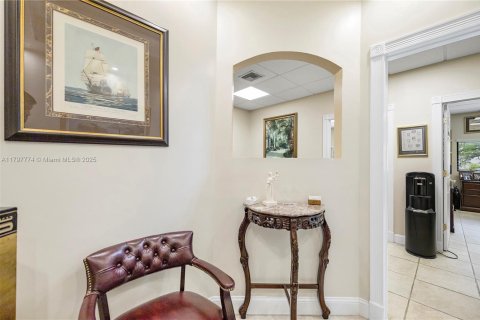 Propiedad comercial en venta en Miami, Florida № 1729059 - foto 4