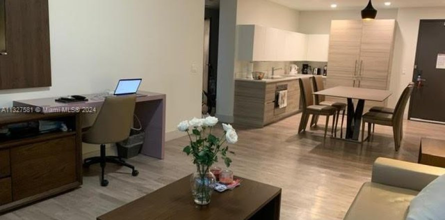 Hotel in Hollywood, Florida 2 bedrooms, 103.12 sq.m. № 1874622