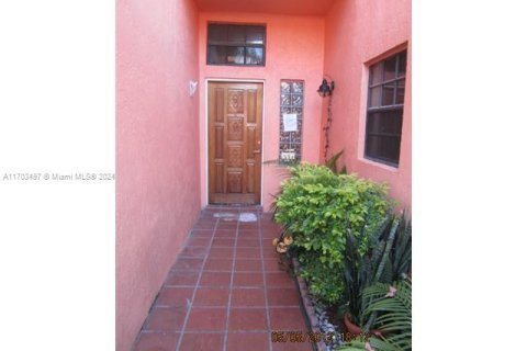 Townhouse in Miami, Florida 3 bedrooms, 154.68 sq.m. № 1936640 - photo 2
