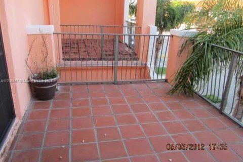 Townhouse in Miami, Florida 3 bedrooms, 154.68 sq.m. № 1936640 - photo 3