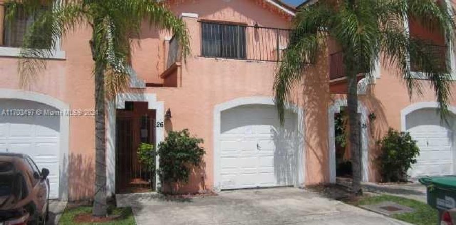 Townhouse in Miami, Florida 3 bedrooms, 154.68 sq.m. № 1936640