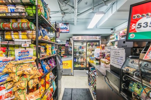 Condo in Miami, Florida  № 2052992 - photo 11