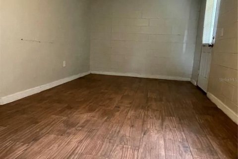 Commercial property in Umatilla, Florida 3 bedrooms, 105.44 sq.m. № 1716834 - photo 4