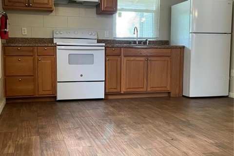 Commercial property in Umatilla, Florida 3 bedrooms, 105.44 sq.m. № 1716834 - photo 3