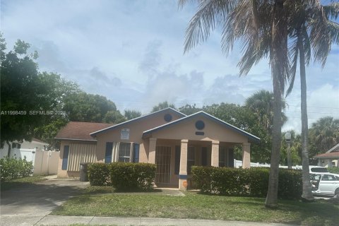 Villa ou maison à louer à West Palm Beach, Floride: 3 chambres, 141.12 m2 № 2060693 - photo 5
