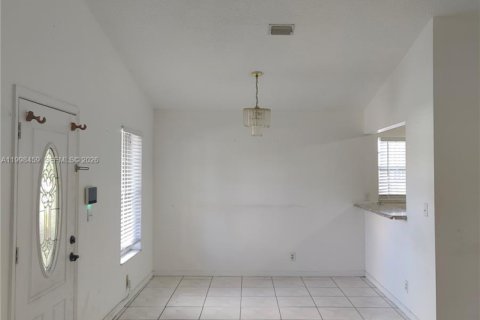 Villa ou maison à louer à West Palm Beach, Floride: 3 chambres, 141.12 m2 № 2060693 - photo 17