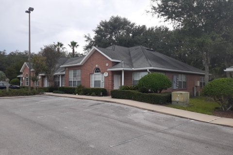 Immobilier commercial à louer à Jacksonville, Floride: 105.91 m2 № 772540 - photo 1