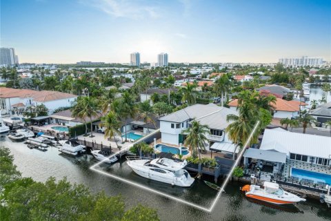 Casa en venta en North Miami Beach, Florida, 6 dormitorios, 525.64 m2 № 2010777 - foto 3