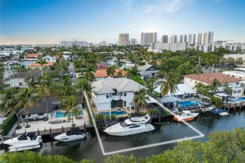 Casa en venta en North Miami Beach, Florida, 6 dormitorios, 525.64 m2 № 2010777 - foto 2