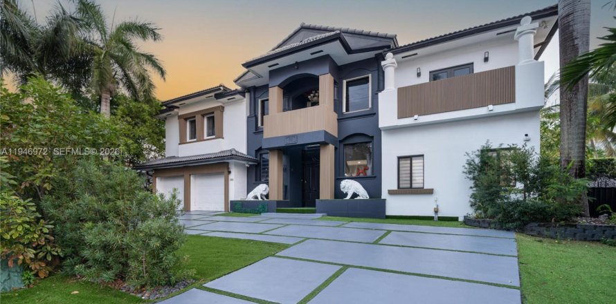 Casa en North Miami Beach, Florida 6 dormitorios, 525.64 m2 № 2010777