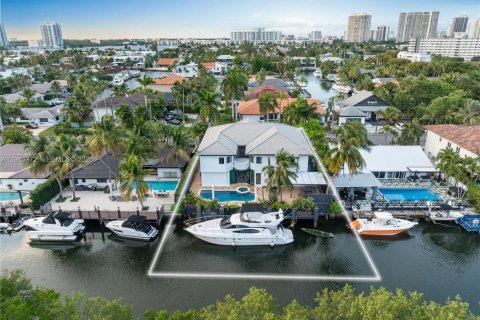 Casa en venta en North Miami Beach, Florida, 6 dormitorios, 525.64 m2 № 2010777 - foto 30