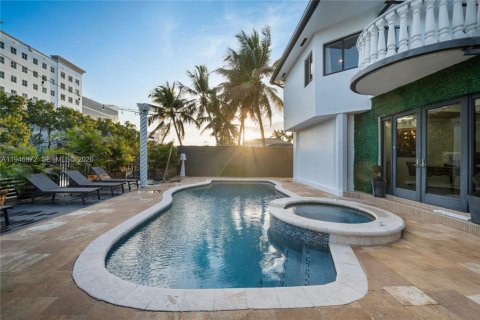 Casa en venta en North Miami Beach, Florida, 6 dormitorios, 525.64 m2 № 2010777 - foto 24