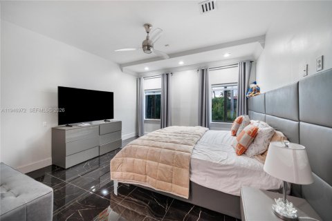 Casa en venta en North Miami Beach, Florida, 6 dormitorios, 525.64 m2 № 2010777 - foto 20