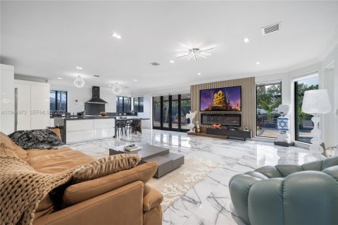 Casa en venta en North Miami Beach, Florida, 6 dormitorios, 525.64 m2 № 2010777 - foto 14