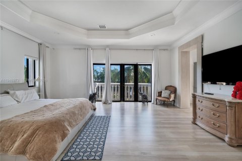 Casa en venta en North Miami Beach, Florida, 6 dormitorios, 525.64 m2 № 2010777 - foto 17