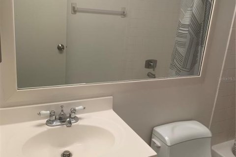 Condo in Sarasota, Florida, 2 bedrooms  № 1901132 - photo 11