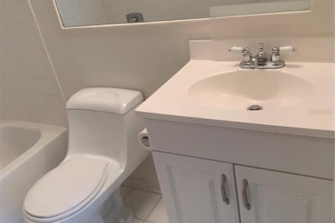 Condo in Sarasota, Florida, 2 bedrooms  № 1901132 - photo 17