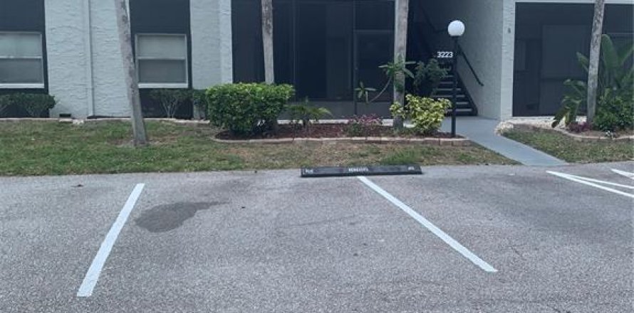 Condo in Sarasota, Florida, 2 bedrooms  № 1901132