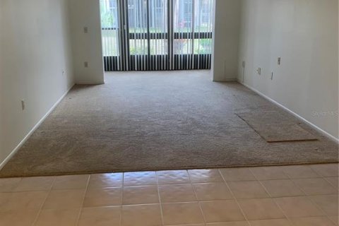 Condo in Sarasota, Florida, 2 bedrooms  № 1901132 - photo 4