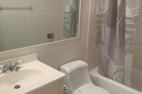 Condo in Sarasota, Florida, 2 bedrooms  № 1901132 - photo 10