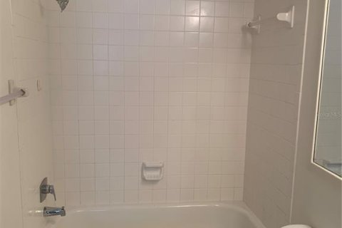 Condo in Sarasota, Florida, 2 bedrooms  № 1901132 - photo 16