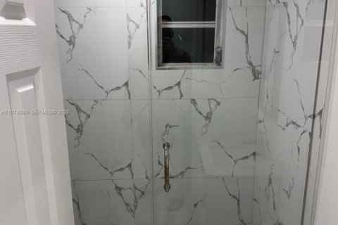 House in Miami, Florida 3 bedrooms, 131.74 sq.m. № 2041038 - photo 8