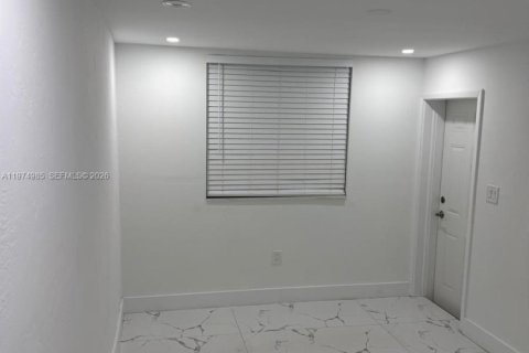 House in Miami, Florida 3 bedrooms, 131.74 sq.m. № 2041038 - photo 7