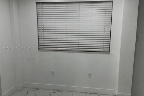 House in Miami, Florida 3 bedrooms, 131.74 sq.m. № 2041038 - photo 6