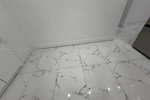 House in Miami, Florida 3 bedrooms, 131.74 sq.m. № 2041038 - photo 11