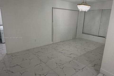 House in Miami, Florida 3 bedrooms, 131.74 sq.m. № 2041038 - photo 5