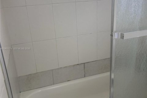 Appartement à louer à Miami, Floride: 1 chambre, 73.58 m2 № 2025992 - photo 4