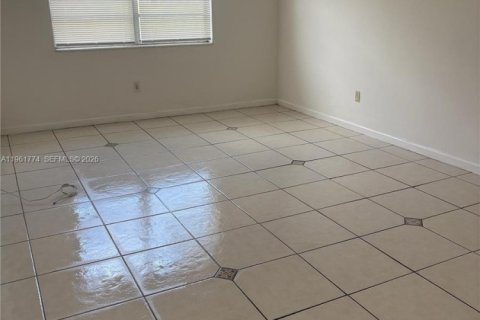 Appartement à louer à Miami, Floride: 1 chambre, 73.58 m2 № 2025992 - photo 2