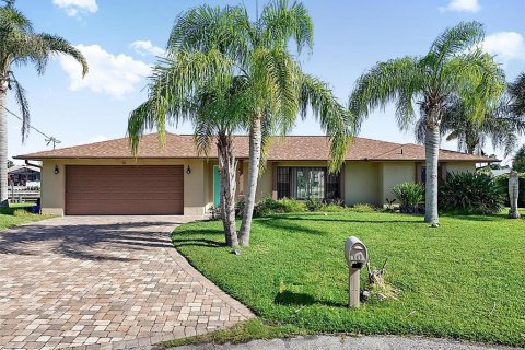 House in Palm Coast, Florida 3 bedrooms, 199.18 sq.m. № 2296302