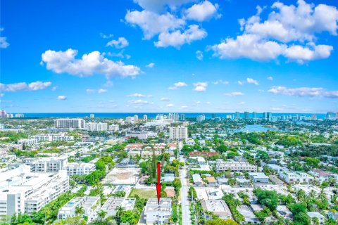 Townhouse in Fort Lauderdale, Florida 3 bedrooms, 188.03 sq.m. № 1223259 - photo 1