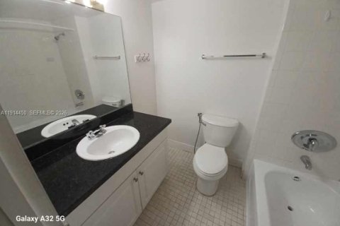 Снять в аренду кондоминиум в Дорал, Флорида 2 спальни, 98.48м2, № 2082431 - фото 6