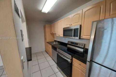 Снять в аренду кондоминиум в Дорал, Флорида 2 спальни, 98.48м2, № 2082431 - фото 4
