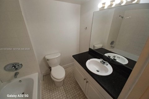 Снять в аренду кондоминиум в Дорал, Флорида 2 спальни, 98.48м2, № 2082431 - фото 7
