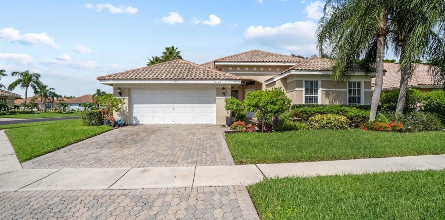 House in Boynton Beach, Florida 2 bedrooms, 213.58 sq.m. № 1797719