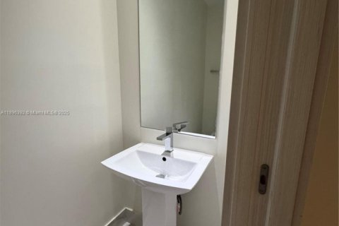 Condominio en alquiler en Miami, Florida, 2 dormitorios, 103.49 m2 № 1950466 - foto 11