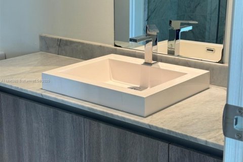 Condominio en alquiler en Miami, Florida, 2 dormitorios, 103.49 m2 № 1950466 - foto 20