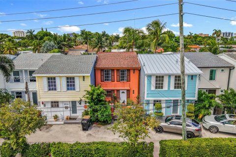 Touwnhouse à vendre à North Miami, Floride: 2 chambres, 134.15 m2 № 2004724 - photo 2