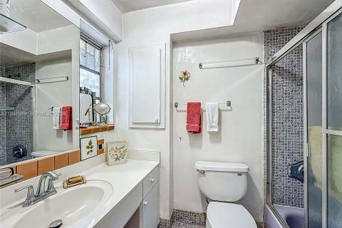Touwnhouse à vendre à North Miami, Floride: 2 chambres, 134.15 m2 № 2004724 - photo 7