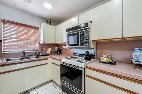 Touwnhouse à vendre à North Miami, Floride: 2 chambres, 134.15 m2 № 2004724 - photo 16