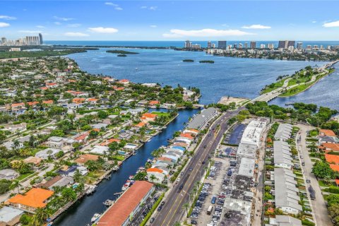 Touwnhouse à vendre à North Miami, Floride: 2 chambres, 134.15 m2 № 2004724 - photo 4