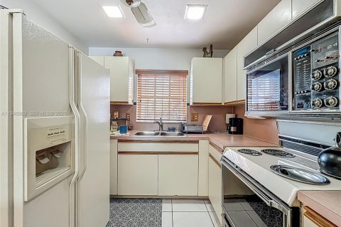 Touwnhouse à vendre à North Miami, Floride: 2 chambres, 134.15 m2 № 2004724 - photo 15